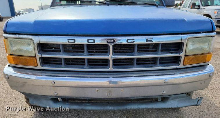 image for item LX9289 1993 Dodge Dakota LE  Club Cab pickup truck
