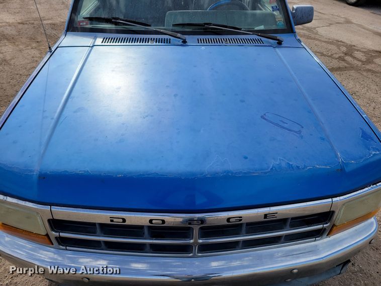 image for item LX9289 1993 Dodge Dakota LE  Club Cab pickup truck