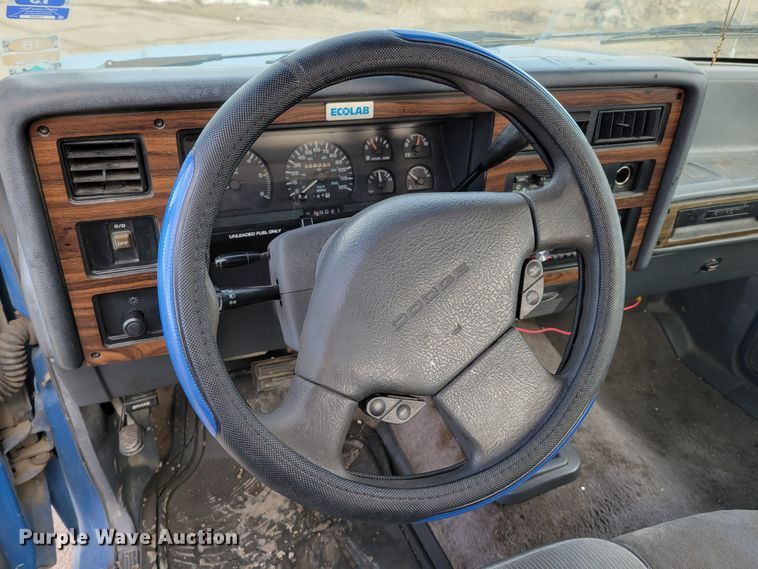 image for item LX9289 1993 Dodge Dakota LE  Club Cab pickup truck