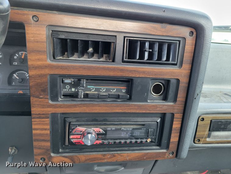 image for item LX9289 1993 Dodge Dakota LE  Club Cab pickup truck