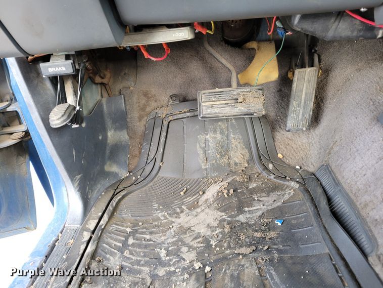 image for item LX9289 1993 Dodge Dakota LE  Club Cab pickup truck