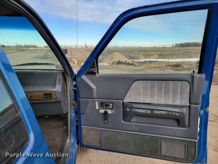 image for item LX9289 1993 Dodge Dakota LE  Club Cab pickup truck