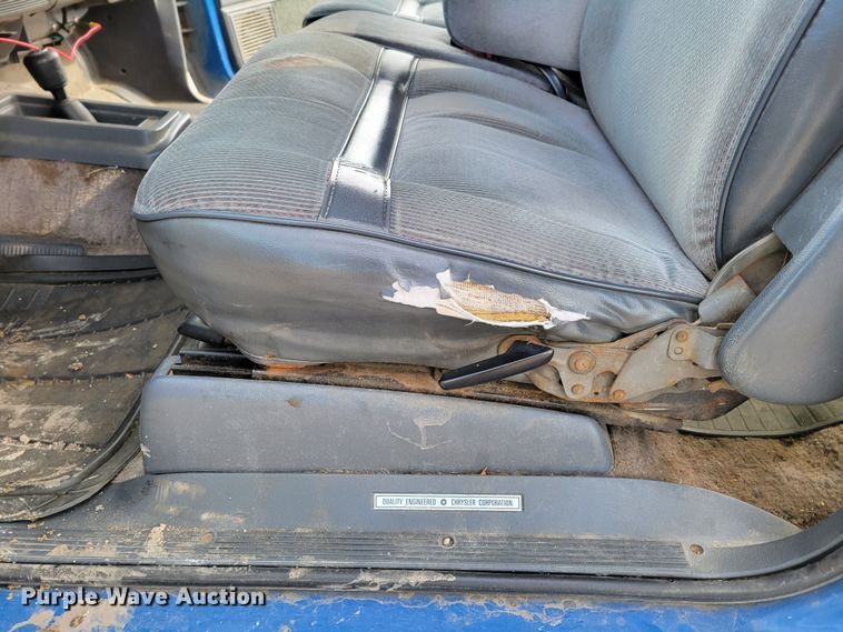 image for item LX9289 1993 Dodge Dakota LE  Club Cab pickup truck