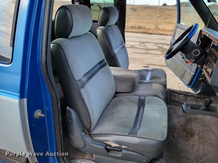 image for item LX9289 1993 Dodge Dakota LE  Club Cab pickup truck