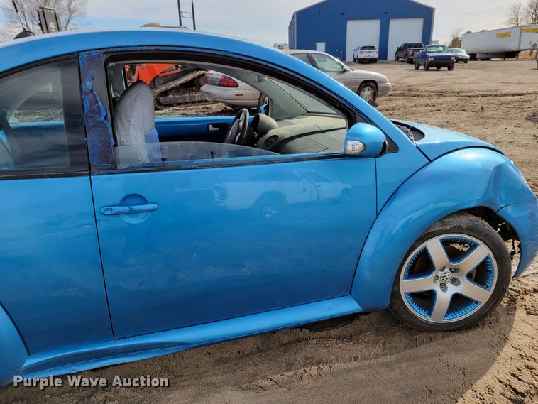 image for item LX9292 2004 Volkswagen New Beetle