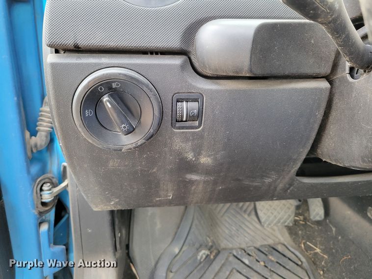 image for item LX9292 2004 Volkswagen New Beetle