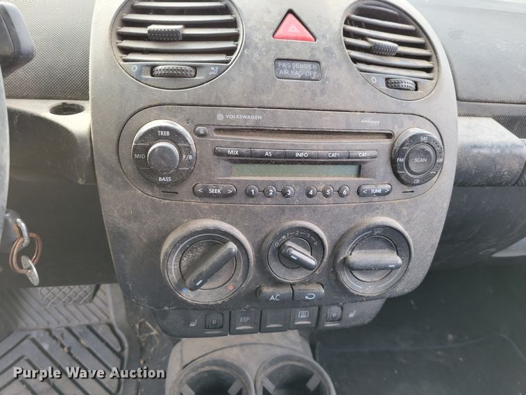 image for item LX9292 2004 Volkswagen New Beetle