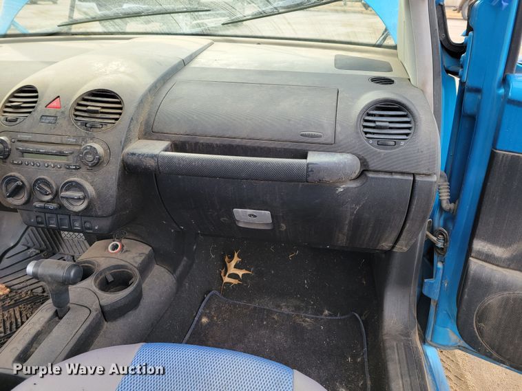 image for item LX9292 2004 Volkswagen New Beetle