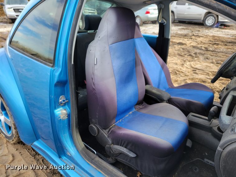 image for item LX9292 2004 Volkswagen New Beetle