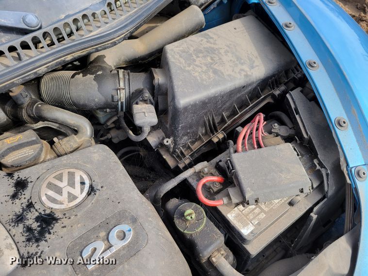 image for item LX9292 2004 Volkswagen New Beetle