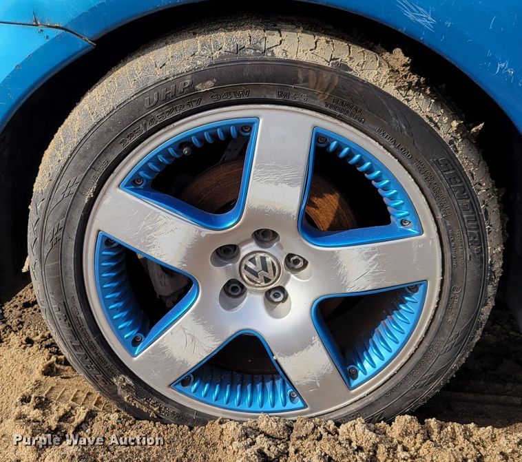 image for item LX9292 2004 Volkswagen New Beetle