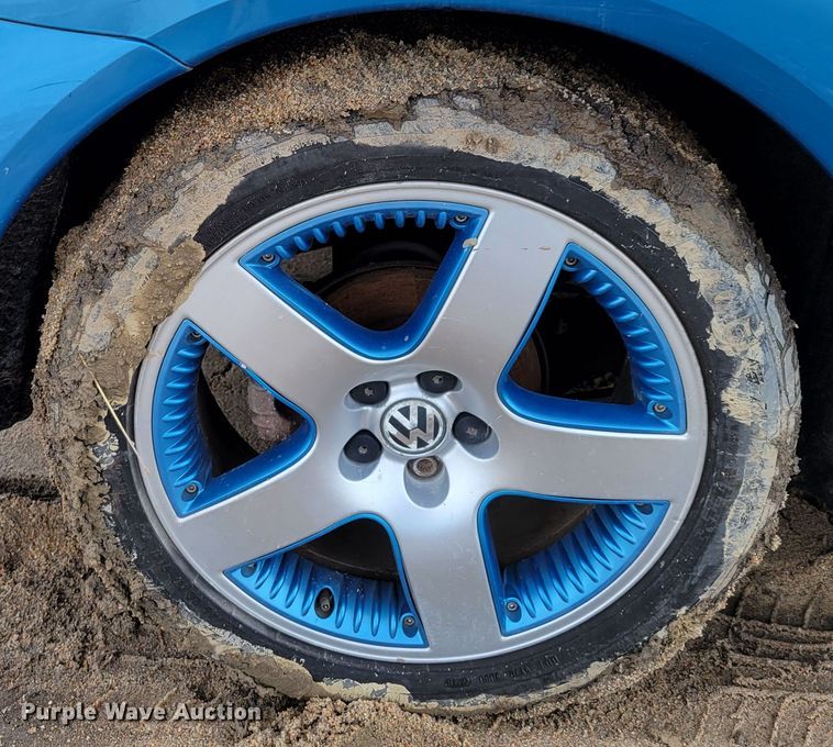 image for item LX9292 2004 Volkswagen New Beetle