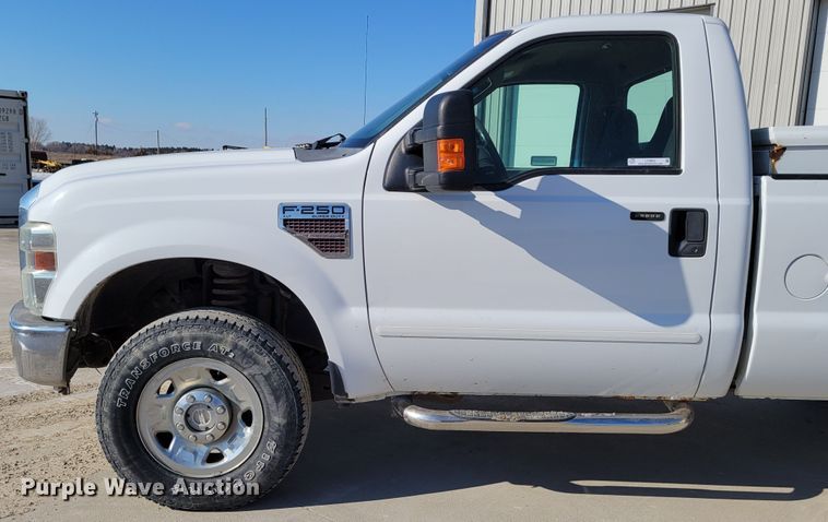 image for item LY9953 2009 Ford F250 Super Duty XLT  pickup truck