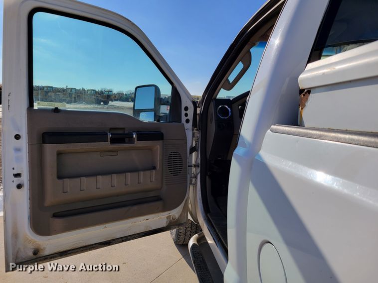 image for item LY9953 2009 Ford F250 Super Duty XLT  pickup truck