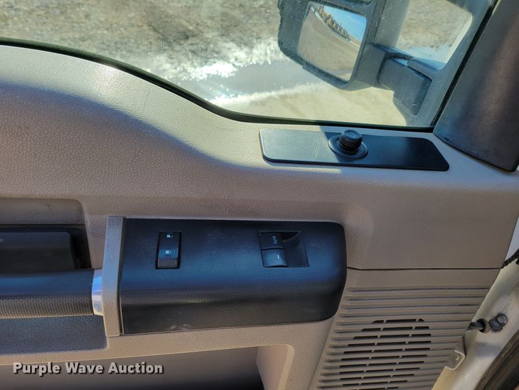 image for item LY9953 2009 Ford F250 Super Duty XLT  pickup truck