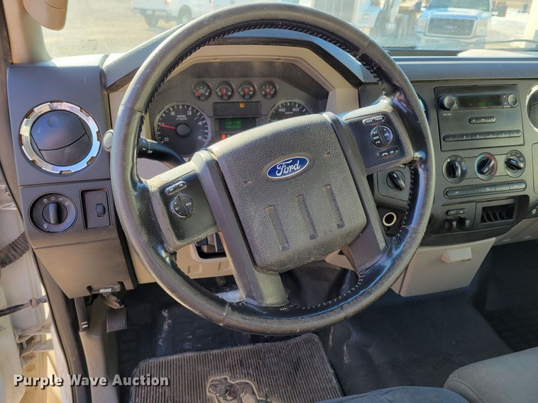 image for item LY9953 2009 Ford F250 Super Duty XLT  pickup truck