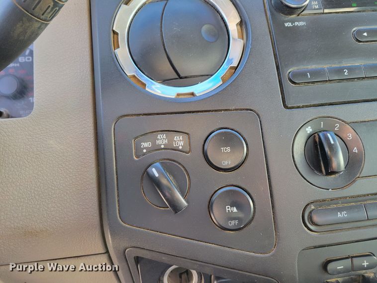 image for item LY9953 2009 Ford F250 Super Duty XLT  pickup truck