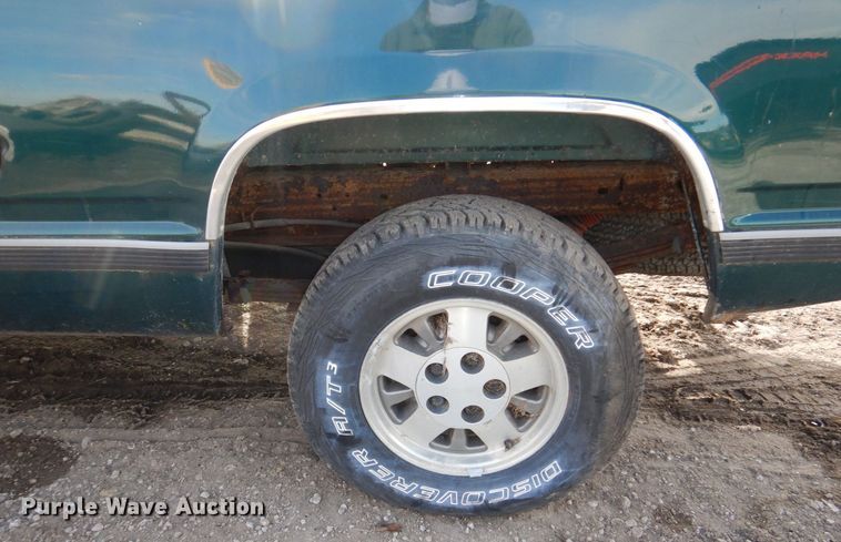 image for item LY9988 1996 Chevrolet 1500  pickup truck