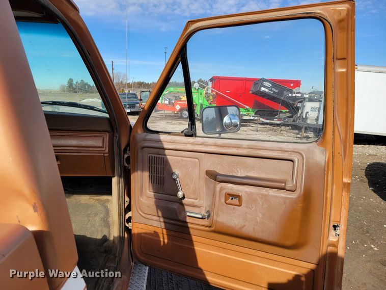 image for item LY9992 1981 Ford F150  pickup truck