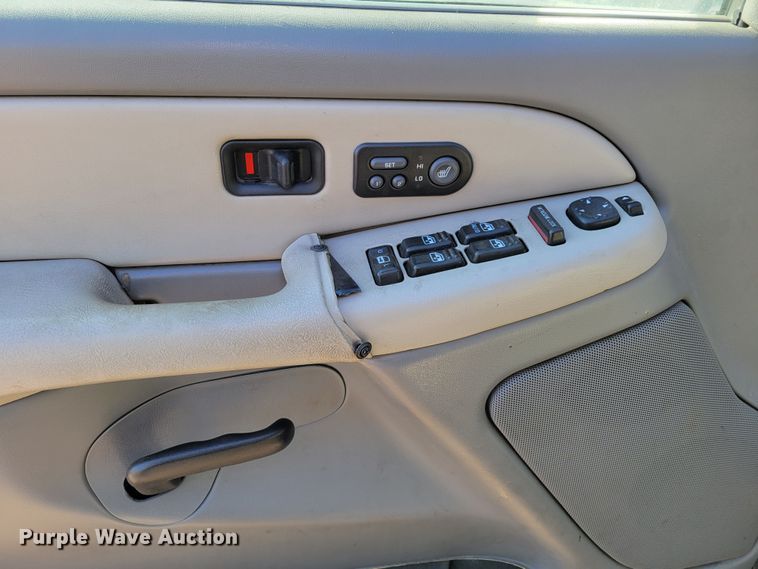 image for item LY9993 2000 Chevrolet Tahoe  SUV