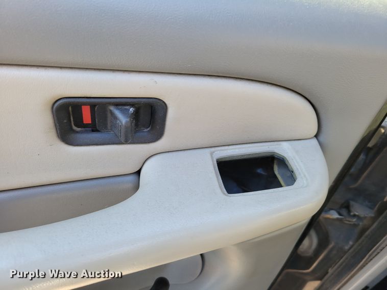 image for item LY9993 2000 Chevrolet Tahoe  SUV