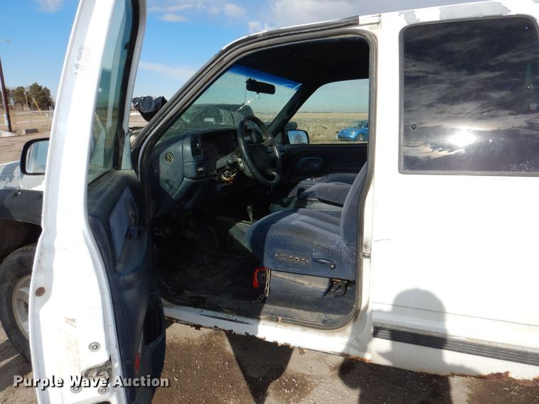 image for item LY9994 1995 GMC Sierra 1500  pickup truck