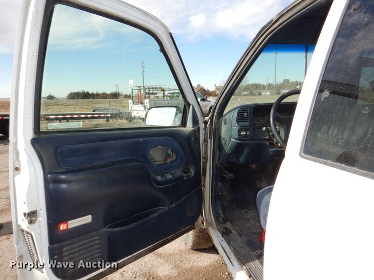 image for item LY9994 1995 GMC Sierra 1500  pickup truck