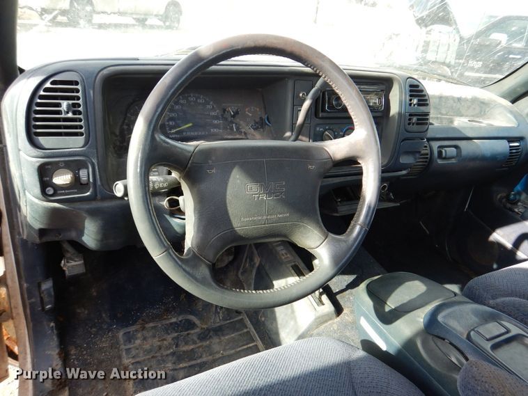 image for item LY9994 1995 GMC Sierra 1500  pickup truck