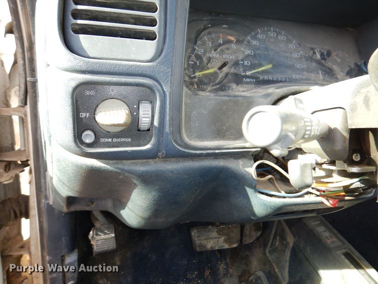 image for item LY9994 1995 GMC Sierra 1500  pickup truck