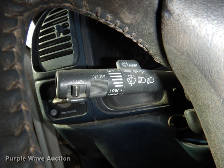 image for item LY9994 1995 GMC Sierra 1500  pickup truck