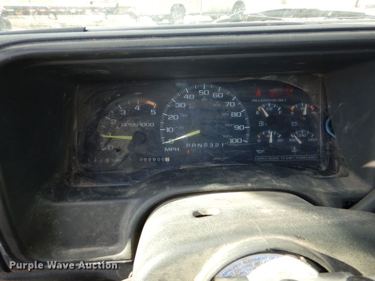 image for item LY9994 1995 GMC Sierra 1500  pickup truck