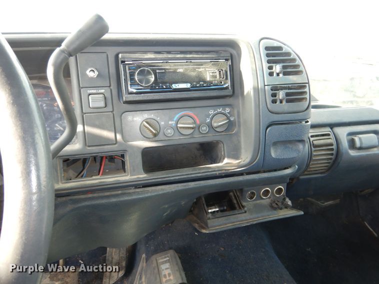 image for item LY9994 1995 GMC Sierra 1500  pickup truck