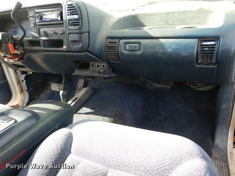 image for item LY9994 1995 GMC Sierra 1500  pickup truck