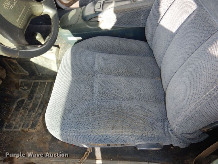 image for item LY9994 1995 GMC Sierra 1500  pickup truck