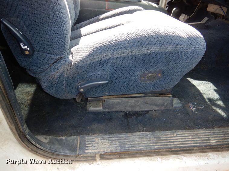 image for item LY9994 1995 GMC Sierra 1500  pickup truck