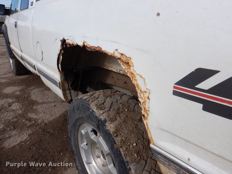 image for item LY9994 1995 GMC Sierra 1500  pickup truck