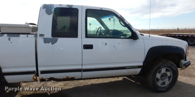 image for item LY9994 1995 GMC Sierra 1500  pickup truck