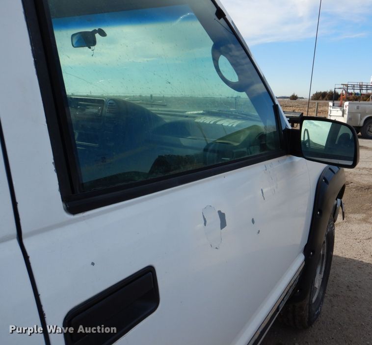 image for item LY9994 1995 GMC Sierra 1500  pickup truck