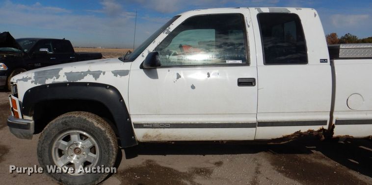 image for item LY9994 1995 GMC Sierra 1500  pickup truck