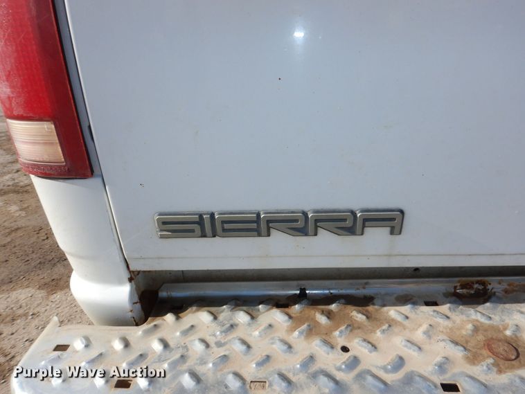 image for item LY9994 1995 GMC Sierra 1500  pickup truck