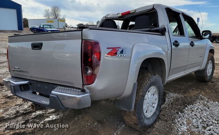 image for item LY9996 2005 Chevrolet Colorado  Crew Cab pickup truck