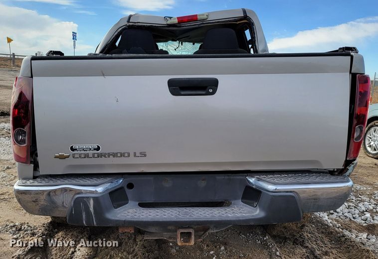 image for item LY9996 2005 Chevrolet Colorado  Crew Cab pickup truck