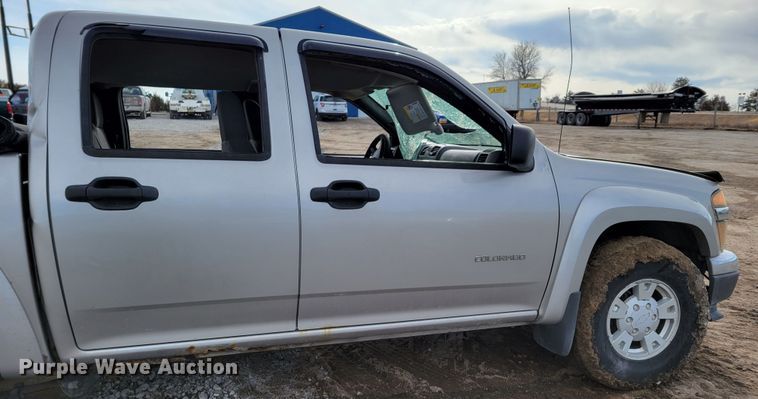 image for item LY9996 2005 Chevrolet Colorado  Crew Cab pickup truck