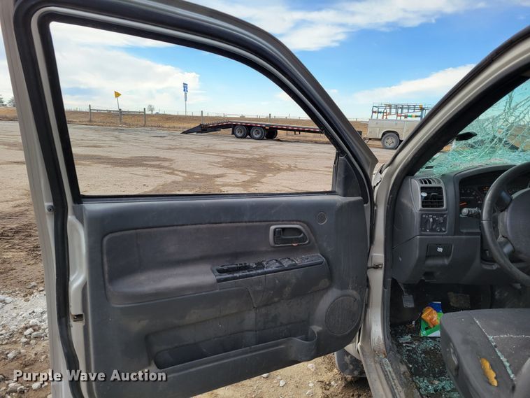 image for item LY9996 2005 Chevrolet Colorado  Crew Cab pickup truck