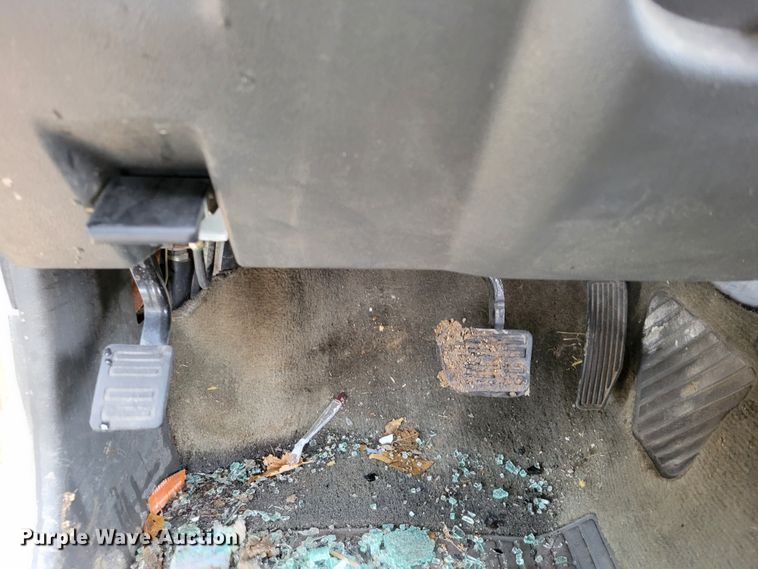 image for item LY9996 2005 Chevrolet Colorado  Crew Cab pickup truck