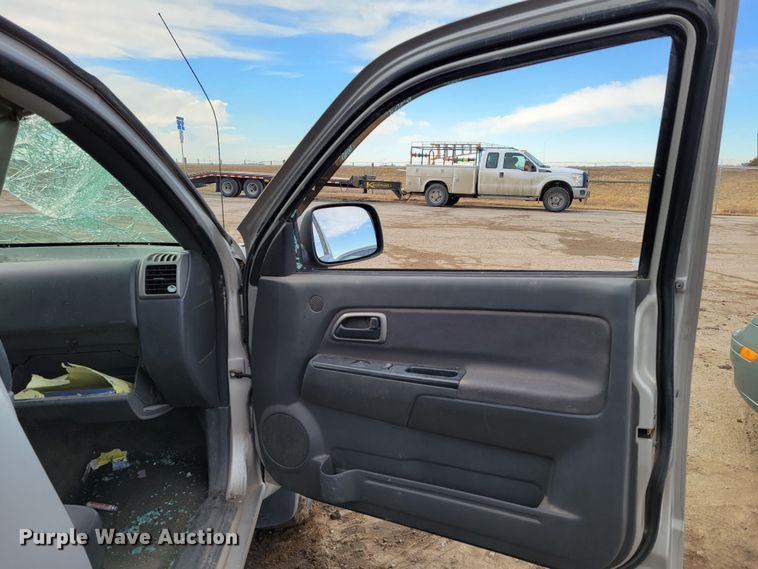 image for item LY9996 2005 Chevrolet Colorado  Crew Cab pickup truck