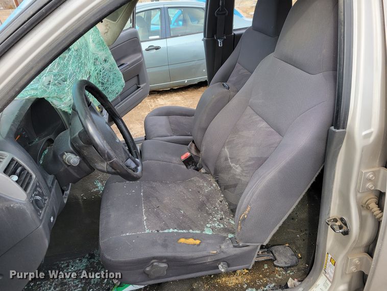 image for item LY9996 2005 Chevrolet Colorado  Crew Cab pickup truck