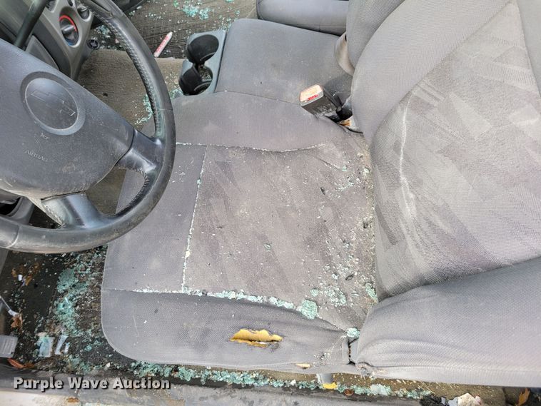 image for item LY9996 2005 Chevrolet Colorado  Crew Cab pickup truck