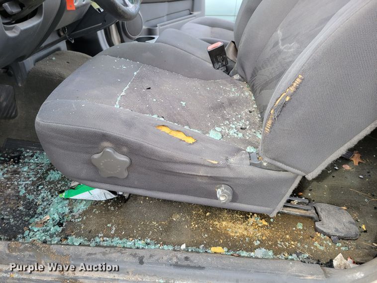 image for item LY9996 2005 Chevrolet Colorado  Crew Cab pickup truck