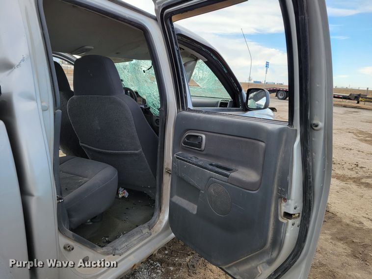 image for item LY9996 2005 Chevrolet Colorado  Crew Cab pickup truck